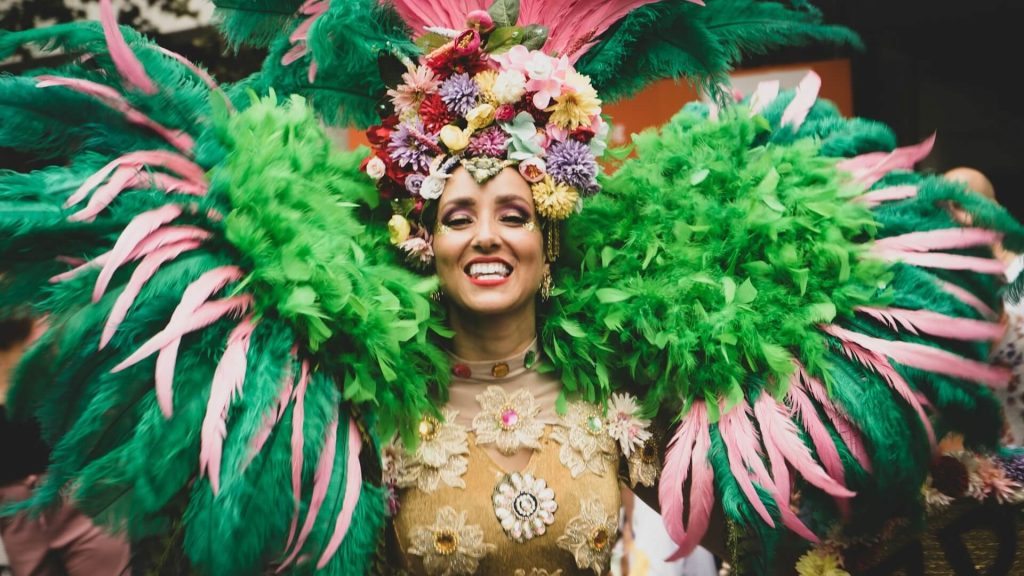 Foto de una mujer en el carnaval de Brasil